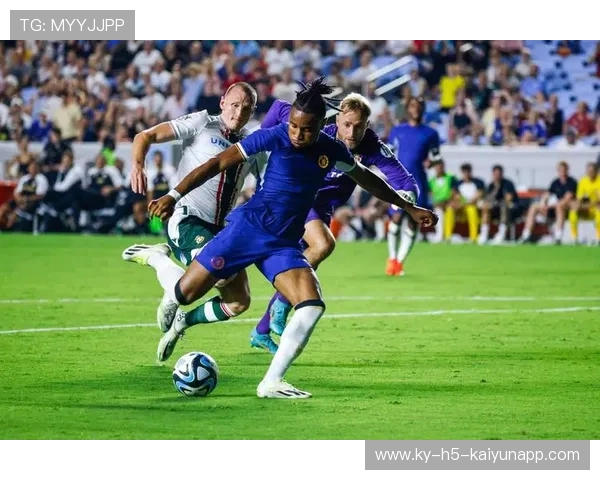 切尔西恩昆库边路传中后点精确补射让人惊叹